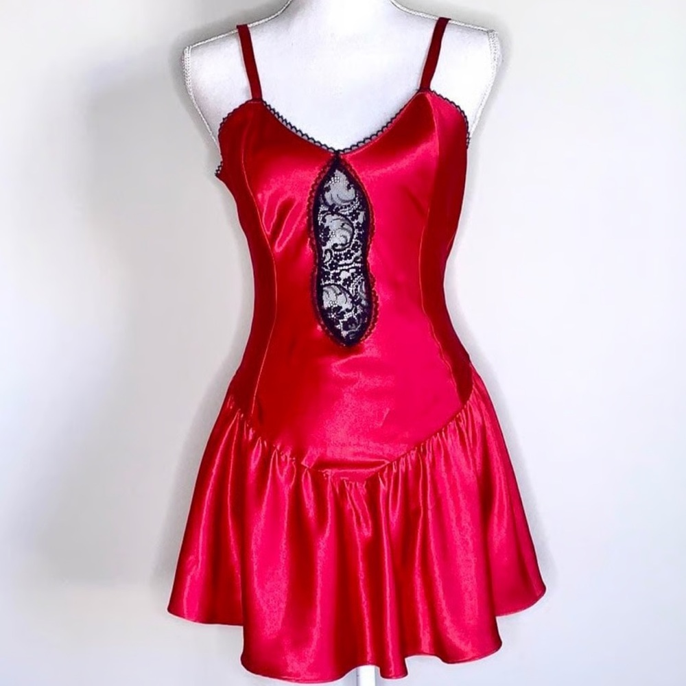 Victoria’s Secret Red Vintage 90’s/Y2K Black Lace Plunging VBack W/Bow Chemise M